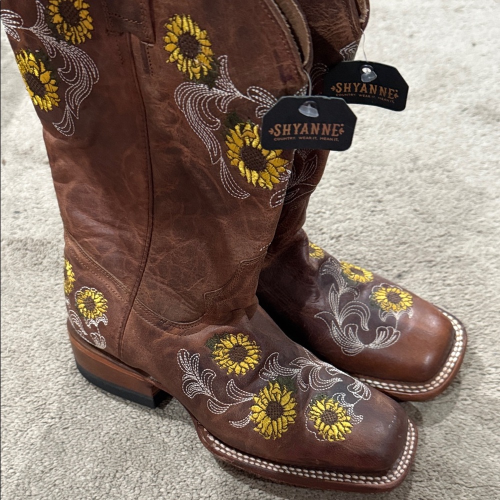 Shyanne Floral Embroidered Western Boots